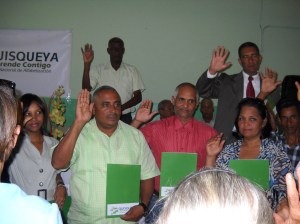 Momentos en que se juramenta La Junta Municipal de Alfabetización de Pedro Brand.