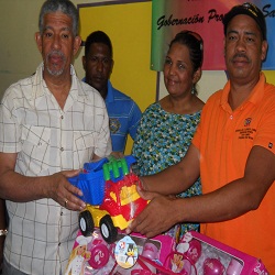 El gobernador Civil de la Provincia Santo Domingo junto al licenciado Alcide Peña, Intendente de la gobernación en Pedro Brand