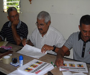 Comisión Electoral. De izquierda a derecha: Alide de la Cruz Pérez, Vocal; Elpidio Baez, Secretario y René Mazara Andujar, Presidente.