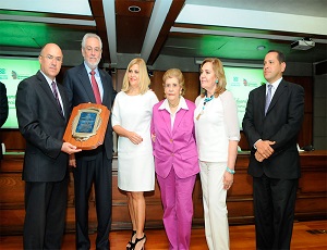 PGR, RECONOCEN POSTUMO