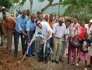 VILLA ALTAGRACIA, LLEVA AGUAS A BARRIOS'