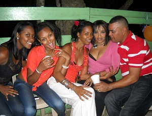 En el centro Leidy junto a parte de sus amigos.