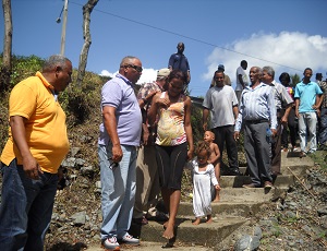 El alcalde Ramón Pascual Gámez, momentos en que realizaba el recorrido, previo a la entrega de las obras.