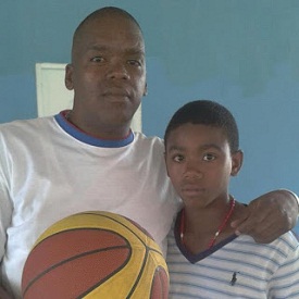 Patite junto a su hijo Argeni.(cortesia www.elinformadordominicano.com