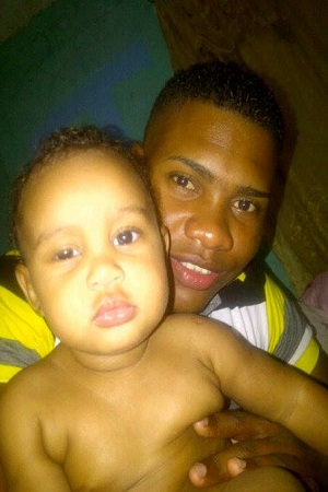 Aysmar junto a su padre