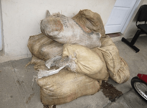 Parte de los sacos con la carne de las reses descuartizadas.