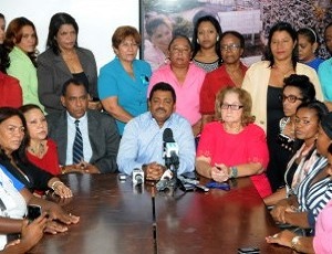 Comitiva del PRD encabezada por Junior Santos, secretario general, y José Miguel Vásquez García