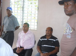 Algunos de los munícipes presentes en la sesión