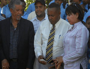 En foto de archivo, el gobernador, Vielbo García (del ministerio de Educación) y la Diputada, los tres estuvieron en la reunión