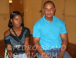 María Cáceres (La secre.) junto al dirigente deportivo Jhonny Marte (Ojo Verde) responsables del montaje.