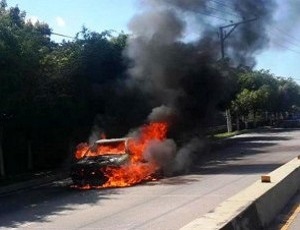 carro incendiado