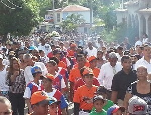 MULTITUD