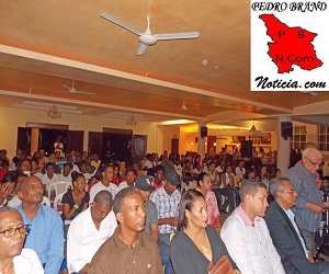 El público y parte de los invitados especiales, destacándose en primera fila el Alcalde del municipio, Luís Pavolo