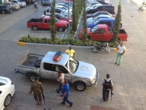 Parqueo de donde fue sustraido el vehíulo.