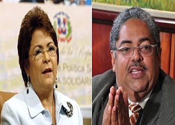 ALEJANDRINA GERMAN Y Chanel Rosa Chupany