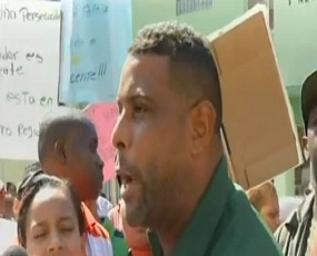 Uno de los seguidores cuando daba declaraciones sobre los hechos