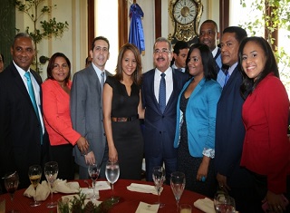 DANILO MEDINA CON PERIODISTAS