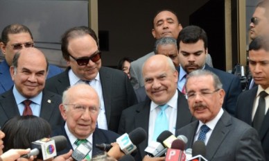 LOS CASTILLOS Y DANILO MEDINA