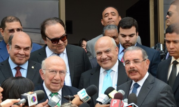 LOS CASTILLOS Y DANILO MEDINA