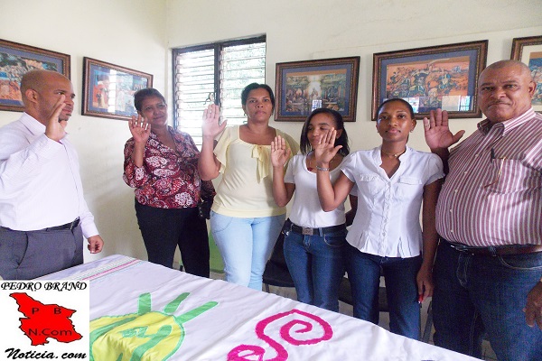 Parte de los miembros de la Junta al momento de ser juramentados