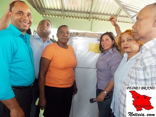 Una madre ganadora de una nevera en La Guáyiga