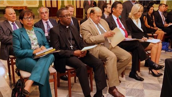 Diplomáticos acreditados en el país.