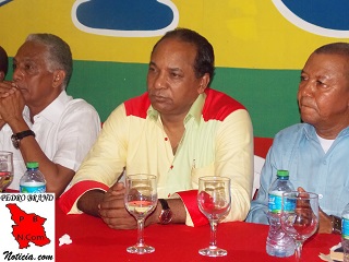 Desde la izquierda, el general (r) Julio José Molina Suazo, mayor general, Jorge Radhamés Zorrilla Ozuna y el coronel (r), licenciado Víctor Peralta Rosario