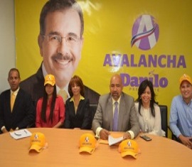 Fernando Ramírez, en el centro, vocero del movimiento