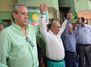 El senador Amable Aristy Castro y el ingeniero Manuel Alsina de Castro junto a Franklin Ferreras, pre candidato a alcalde por Santo Domingo Norte