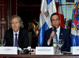 ANDRES NAVARRO Y SECRET. OEA