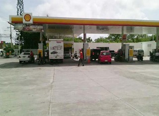 Vista de la estación de combustible asaltada