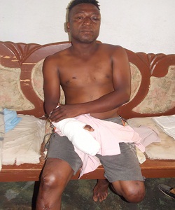 "Machaco" en la sala de su casa