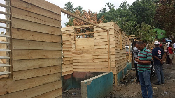 Así estaban las primeas dos casas que se levantaban 
