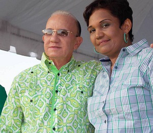 "La Popy" junto al senador Amable Aristy Castro, el día de su proclamación 