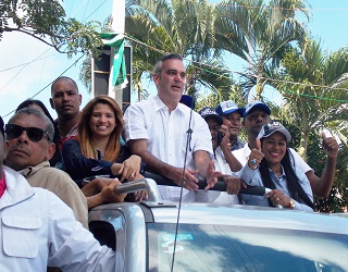 LUIS ABINADER Y KIMBERLY TAVERAS