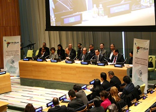 NAVARRO Y BAN KIN-MOON EN ACTO TRASPASO PPT