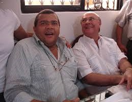 Enrique López en foto de archivo junto al expresidente Hipólito Mejía