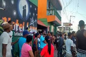 En extremo izquierdo el Hotel Luna donde sucedió el hecho.