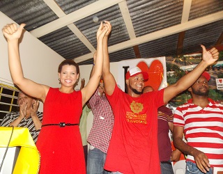Kimberly Taveras y Yeison Melo durante la juramentación de su movimiento.
