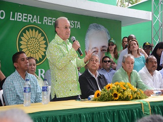 En la imágen: Desiderio Ruiz , Amable Aristy Castro, Roberto Salcedo, Manuel Alsina de Castro y Domingo Placido  