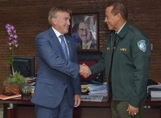 James Brewster y frener bello arias