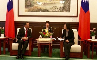 ANDRES NAVARRO Y  Tsai Ing - Wen