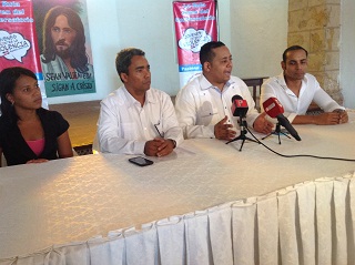 Tony Guevara acompañado de Rafael Gómez, Roberto Herrera y Daris Agramonte.     