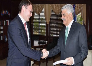 miguel vargas maldonado y Azamat S. Abdraimov