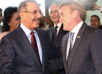 danilo-medina-y-james-brewster