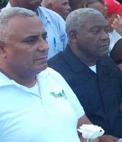 A la izquierda el alcalde y a su lado el presidente del PRD