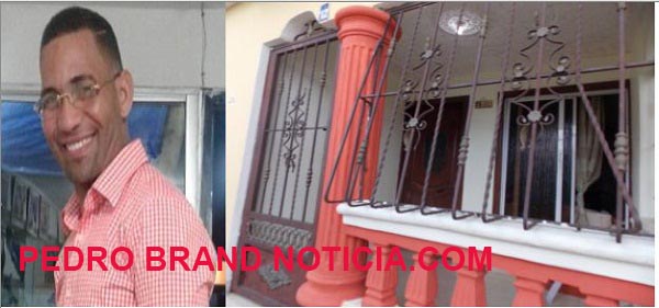 A la izquierda el funcionario municipal y luego el lugar por donde entraron a robar su residencia